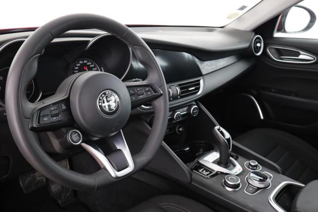 Alfa Romeo Giulia image 7