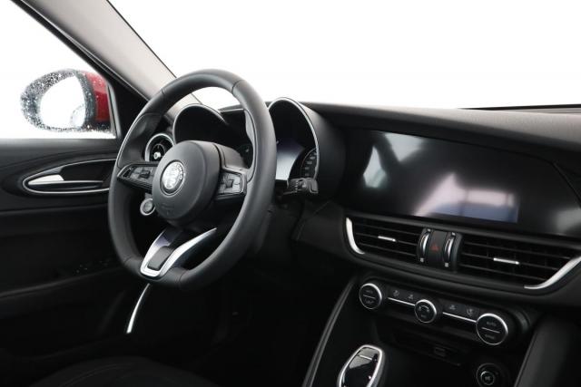 Alfa Romeo Giulia image 5