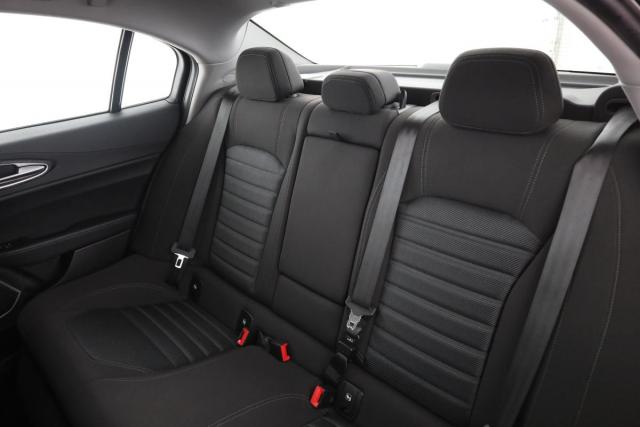 Alfa Romeo Giulia image 3