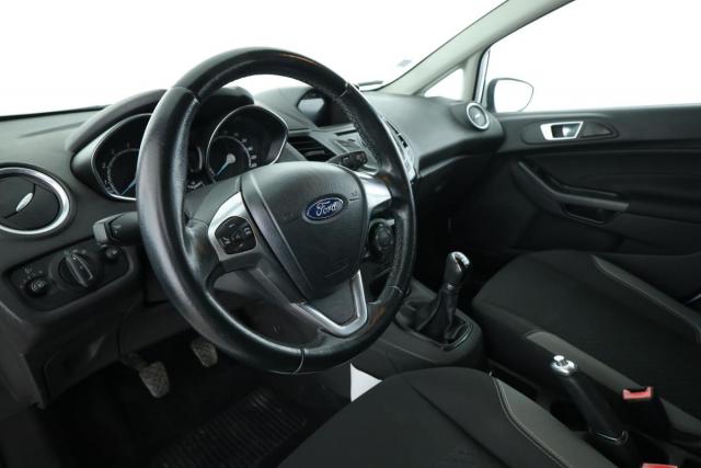 Ford Fiesta image 9