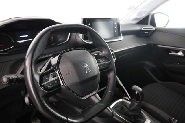 Peugeot 208 image 8