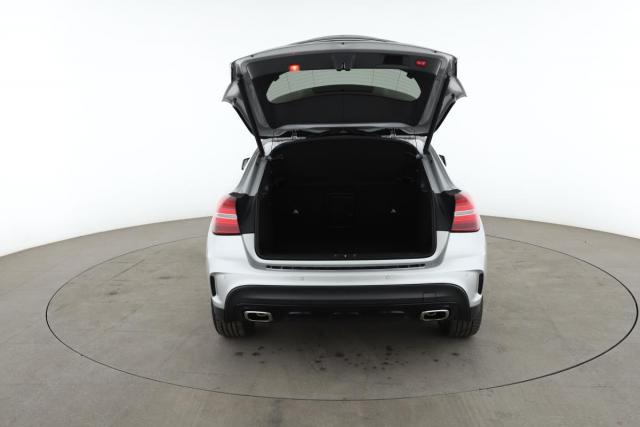 Mercedes Benz Gla image 1