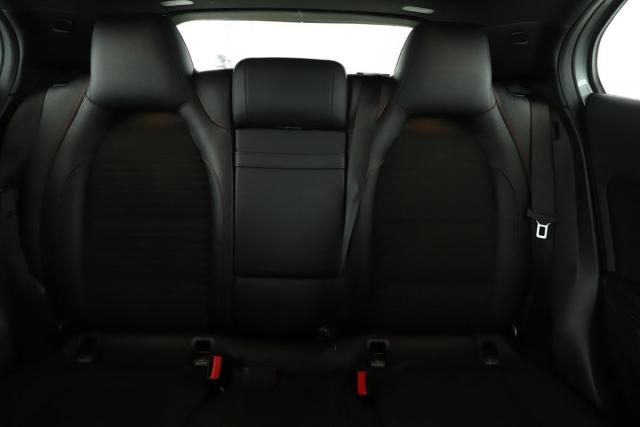 Mercedes Benz Gla image 2
