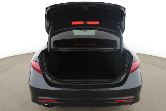 Alfa Romeo Giulia image 7