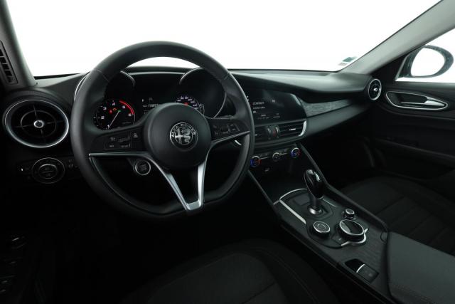 Alfa Romeo Giulia image 5