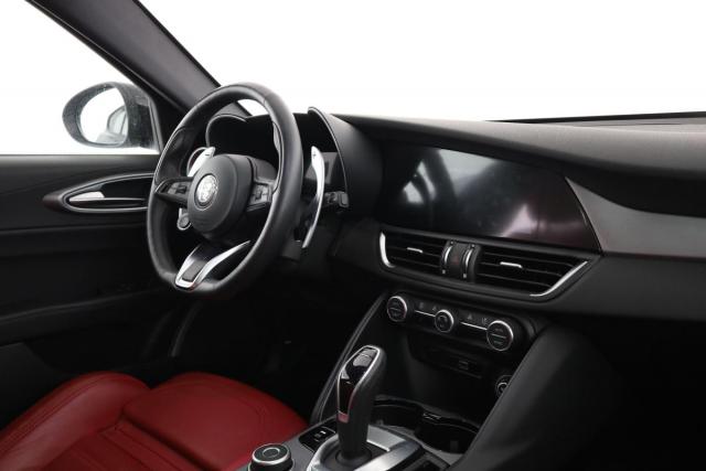 Alfa Romeo Giulia image 5