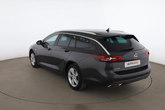Opel Insignia Sports Tourer image 2