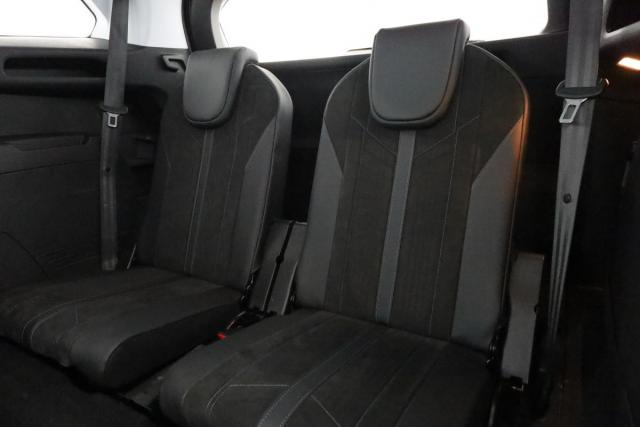 Peugeot 5008 image 2