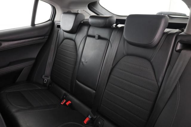 Alfa Romeo Stelvio image 3