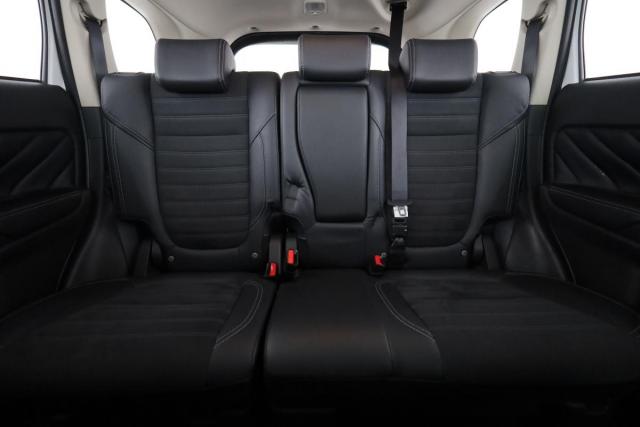 Mitsubishi Outlander image 7