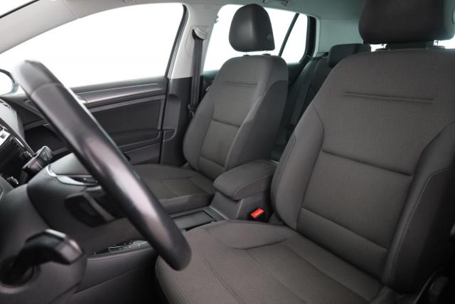 Volkswagen Golf image 6