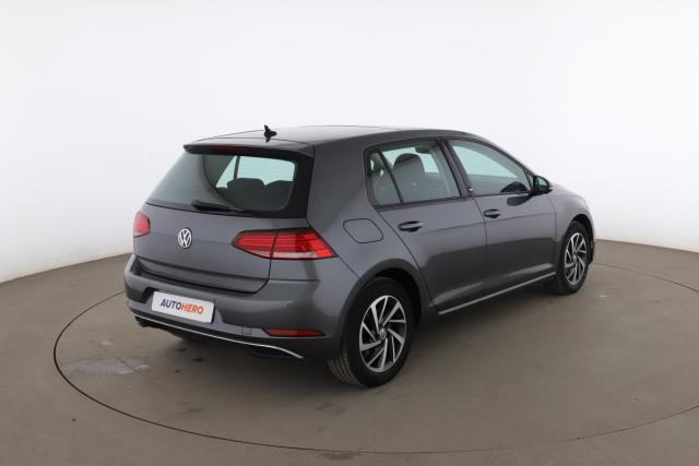 Volkswagen Golf image 7