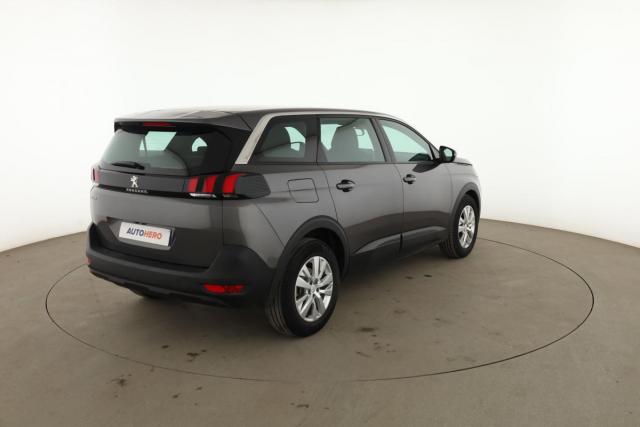 Peugeot 5008 image 1