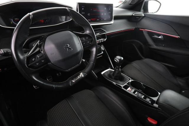 Peugeot 2008 image 2