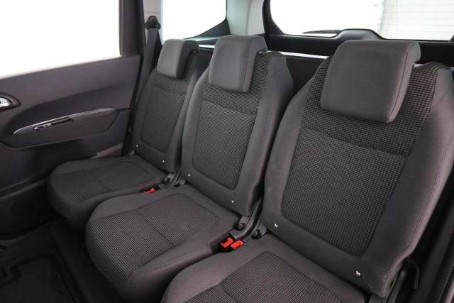 Peugeot 5008 image 1