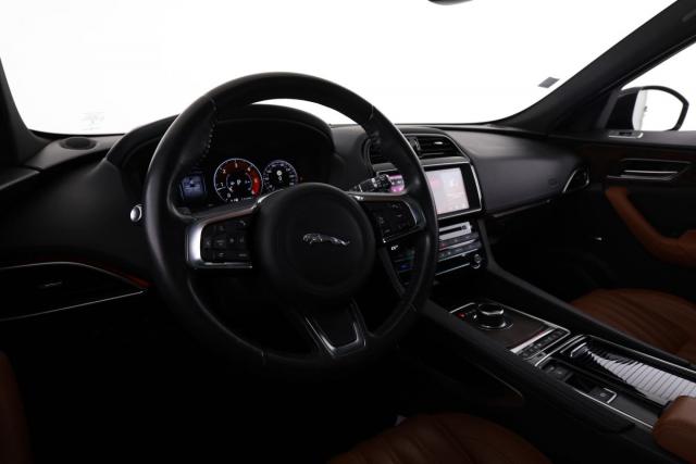 Jaguar F-Pace image 4