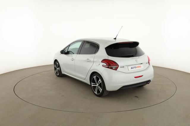 Peugeot 208 image 1