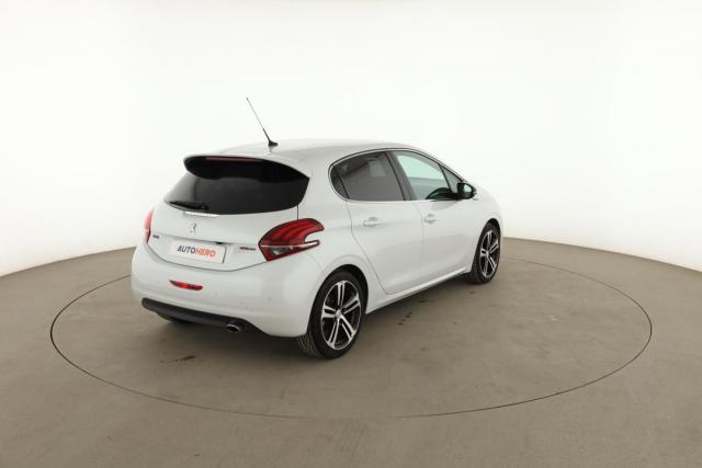 Peugeot 208 image 7