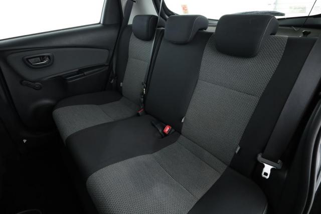 Toyota Yaris image 2