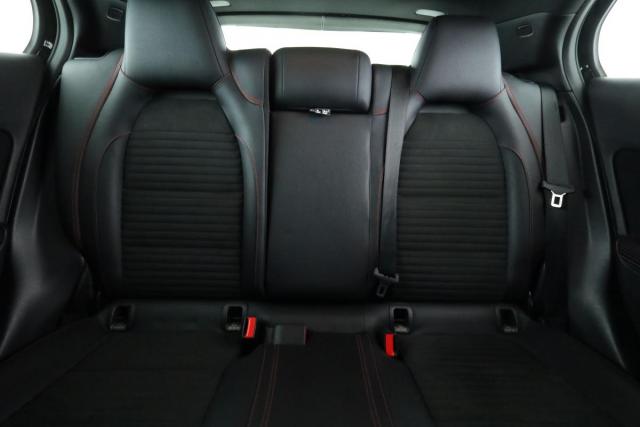 Mercedes Benz Gla image 8