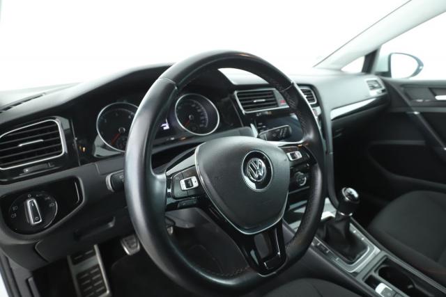Volkswagen Golf image 9