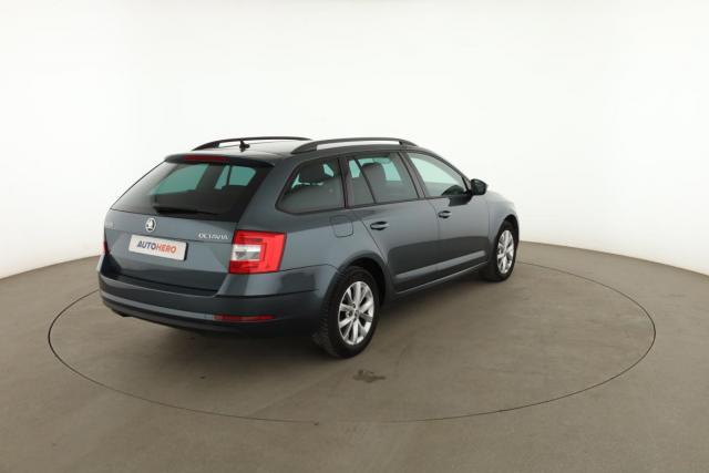 Skoda Octavia image 2
