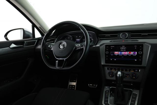 Volkswagen Passat image 9