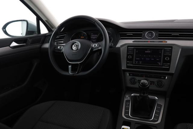 Volkswagen Passat image 1