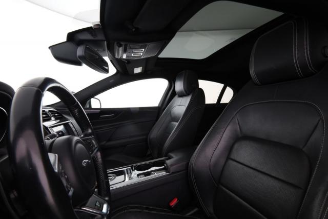 Jaguar Xe image 2
