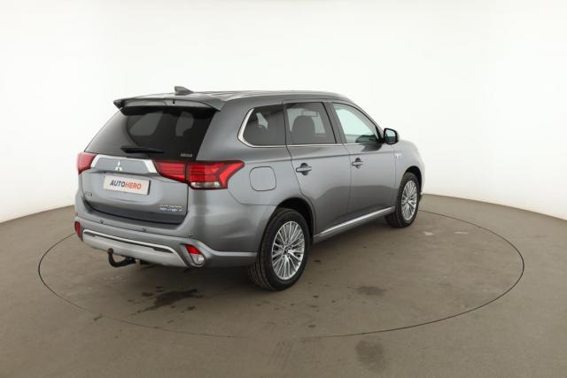 Mitsubishi Outlander image 2