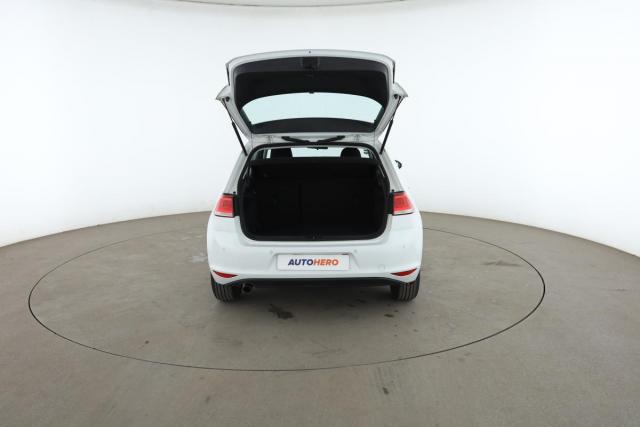 Volkswagen Golf image 9