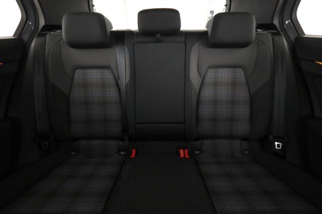 Volkswagen Golf image 9