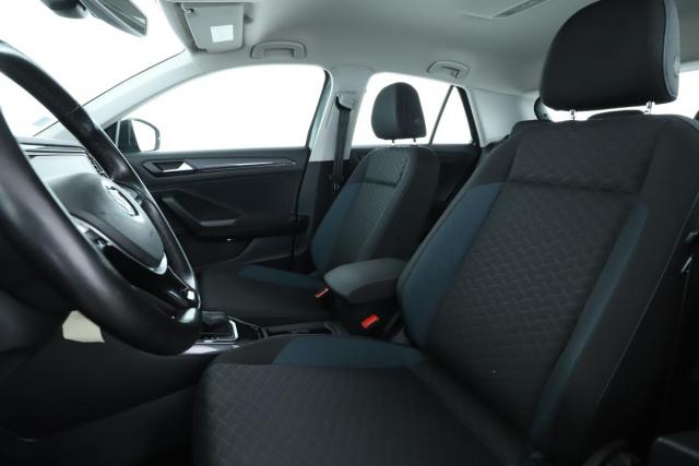 Volkswagen T-Roc image 8
