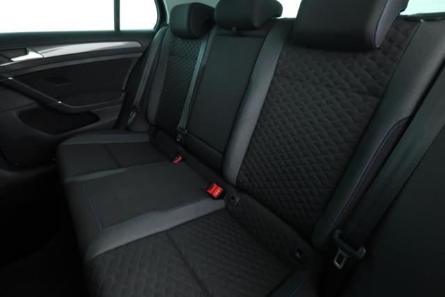 Volkswagen Golf image 9