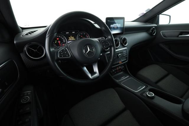 Mercedes Benz Gla image 2