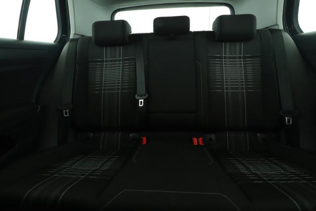 Volkswagen Golf image 8