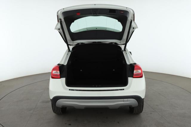 Mercedes Benz Gla image 1