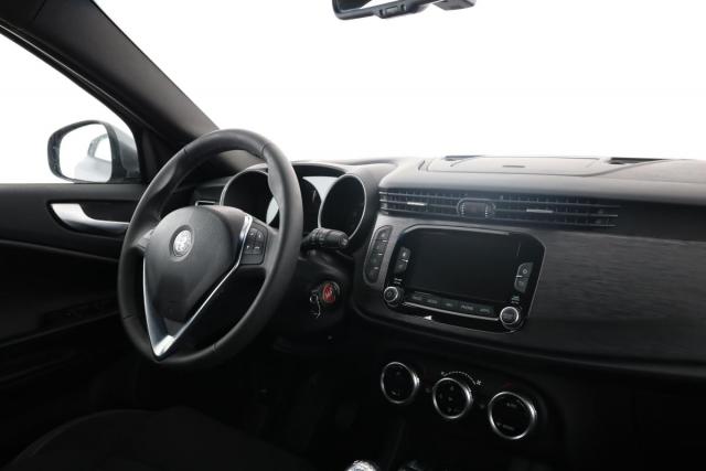 Alfa Romeo Giulietta image 5