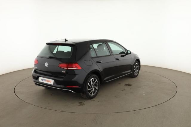 Volkswagen Golf image 9