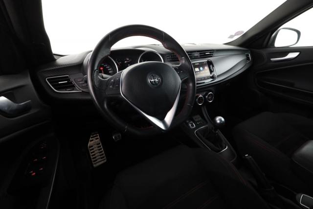 Alfa Romeo Giulietta image 9