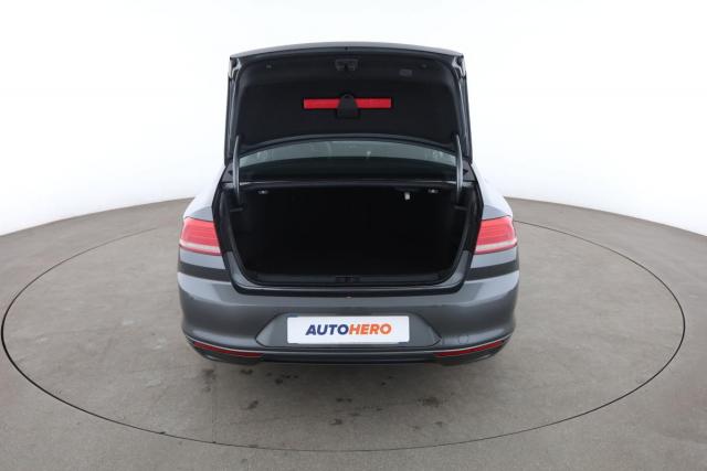 Volkswagen Passat image 4