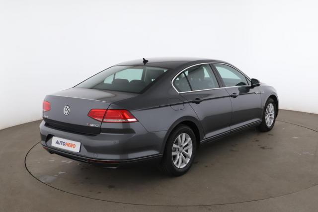 Volkswagen Passat image 2