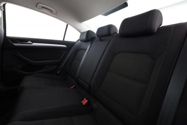 Volkswagen Passat image 3