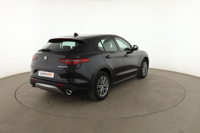 Alfa Romeo Stelvio image 4