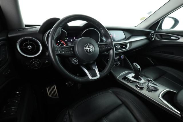 Alfa Romeo Stelvio image 1