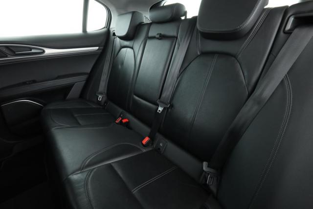 Alfa Romeo Stelvio image 7