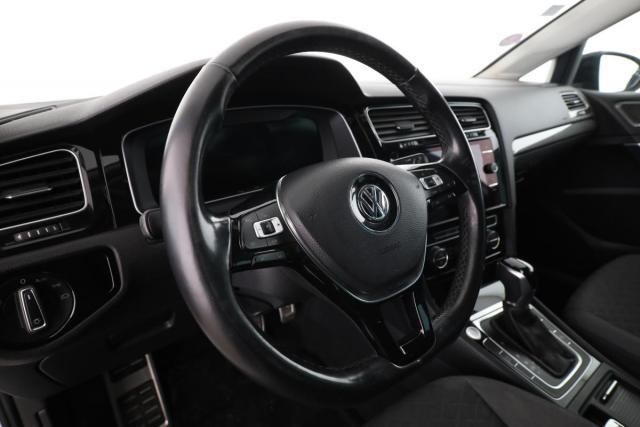 Volkswagen Golf image 2