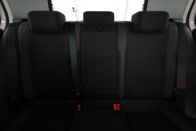 Volkswagen Golf image 9