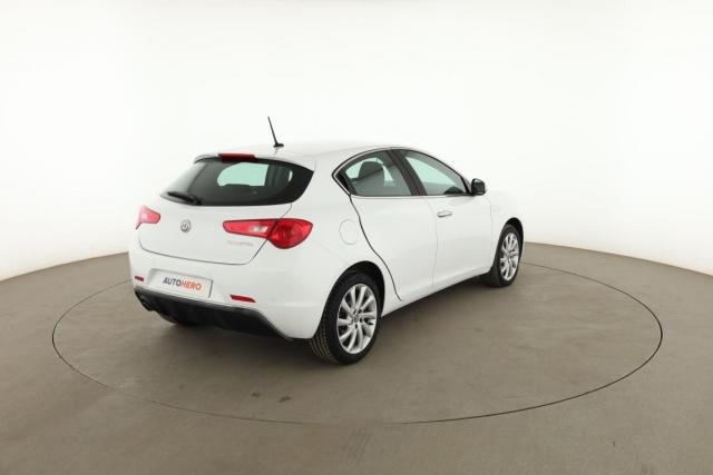 Alfa Romeo Giulietta image 7