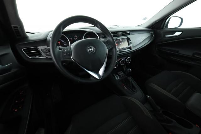 Alfa Romeo Giulietta image 8